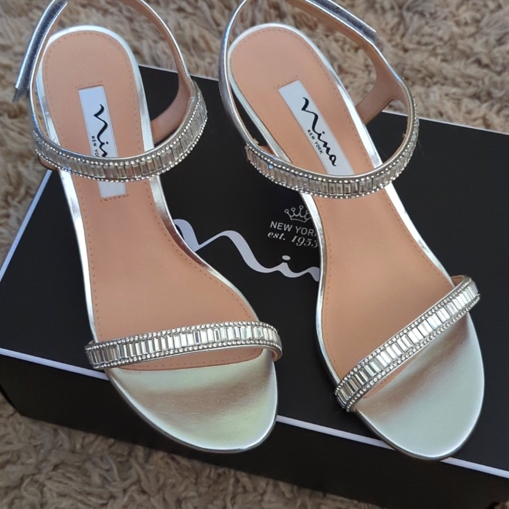 Nina Niara silver kitten heel